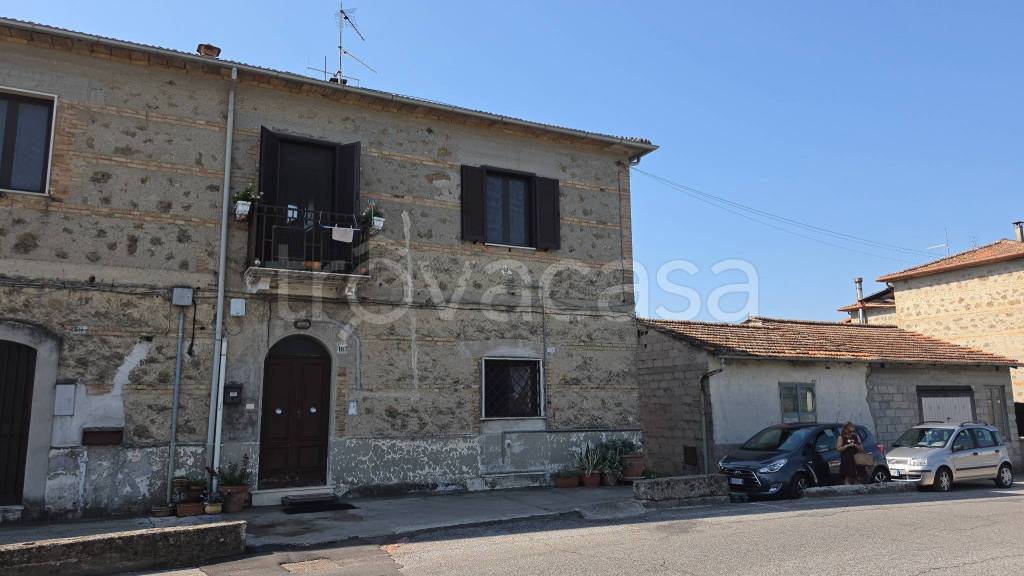 casa indipendente in vendita ad Isola del Liri in zona Carnello