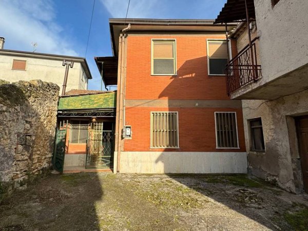 casa indipendente in vendita a Monte San Giovanni Campano in zona Chiaiamari