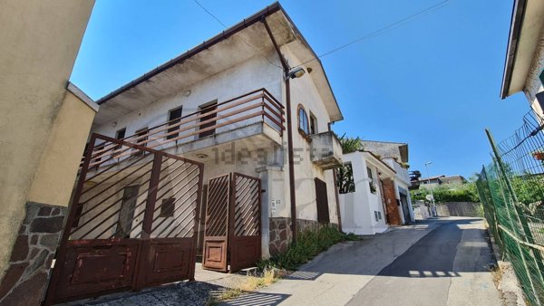 casa semindipendente in vendita a Monte San Giovanni Campano in zona Chiaiamari