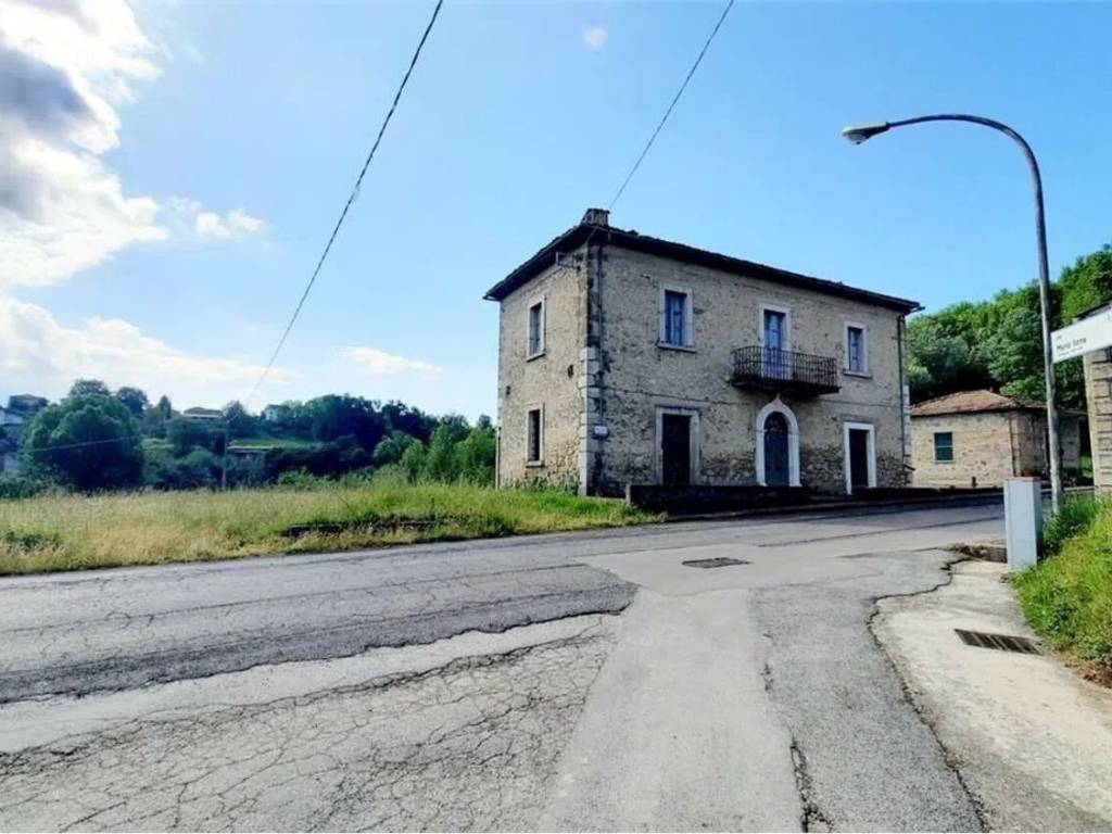 casa indipendente in vendita a Monte San Giovanni Campano in zona Chiaiamari