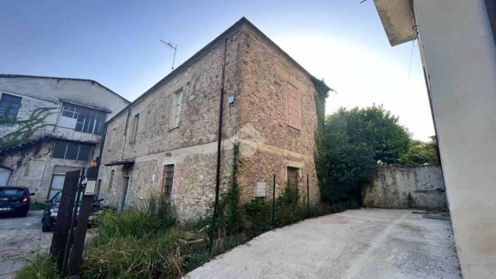 casa indipendente in vendita a Monte San Giovanni Campano