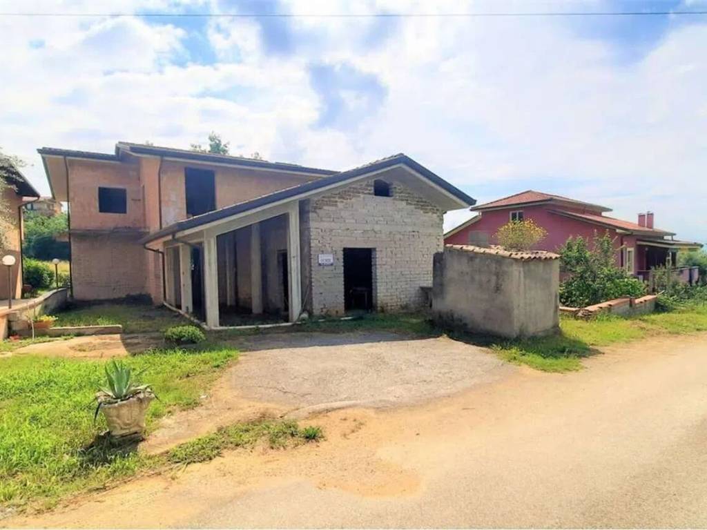 casa indipendente in vendita a Monte San Giovanni Campano in zona La Lucca