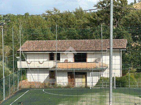 negozio in vendita a Monte San Giovanni Campano in zona Porrino