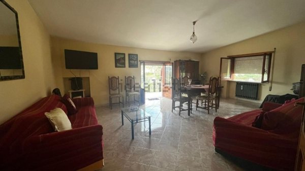 esavano in vendita a Monte San Giovanni Campano in zona Colli