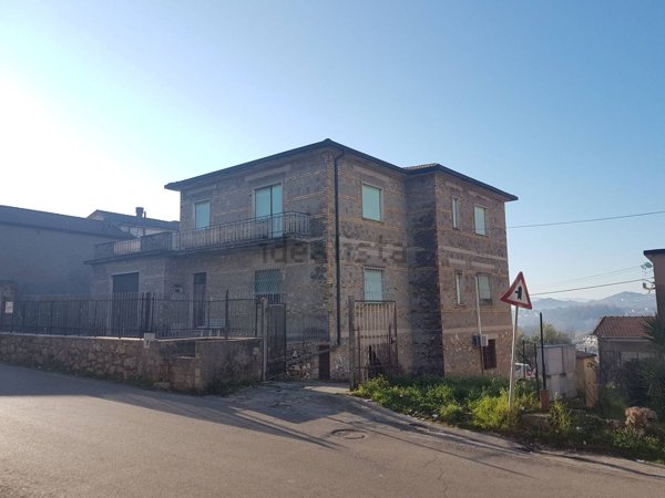 casa indipendente in vendita a Monte San Giovanni Campano in zona Chiaiamari