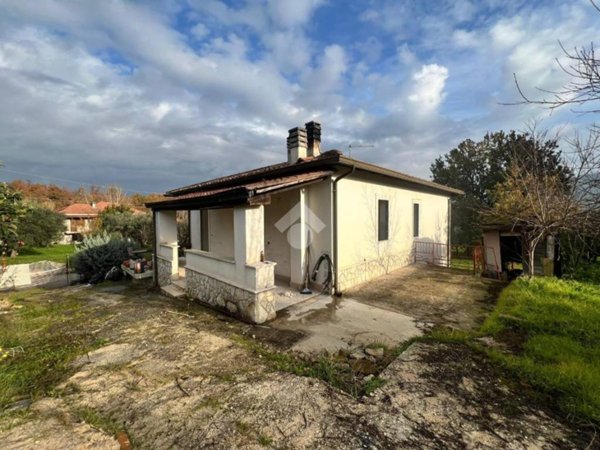 casa indipendente in vendita a Monte San Giovanni Campano in zona Colli