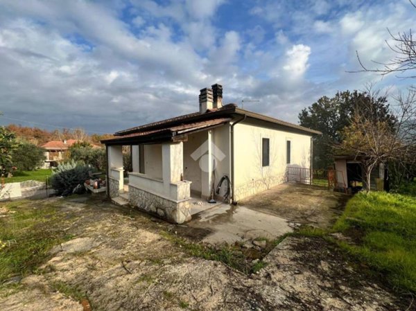 casa indipendente in vendita a Monte San Giovanni Campano in zona Colli