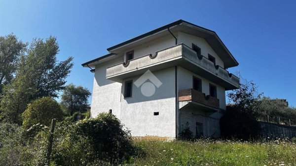 negozio in vendita a Monte San Giovanni Campano in zona Porrino