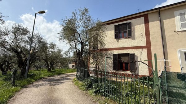 casa indipendente in vendita a Monte San Giovanni Campano in zona Chiaiamari