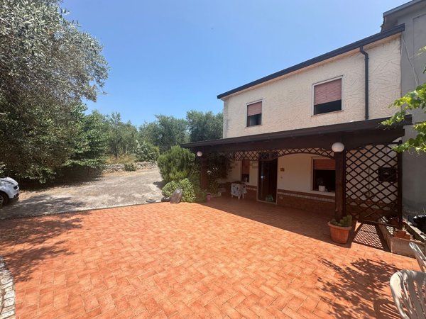 casa indipendente in vendita a Monte San Giovanni Campano in zona Colli