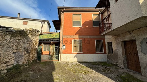casa semindipendente in vendita a Monte San Giovanni Campano in zona Chiaiamari