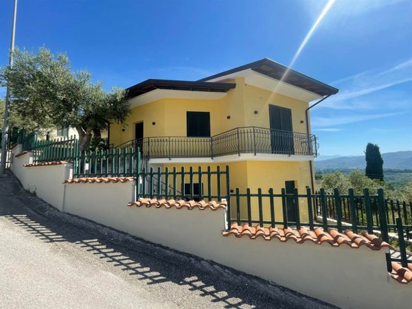 casa indipendente in vendita a Monte San Giovanni Campano in zona Chiaiamari
