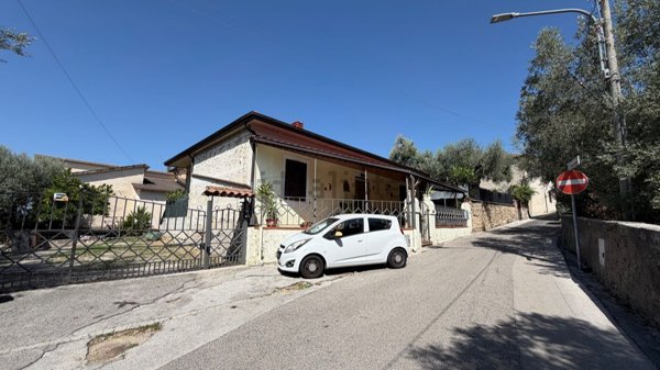 casa indipendente in vendita a Monte San Giovanni Campano in zona Colli