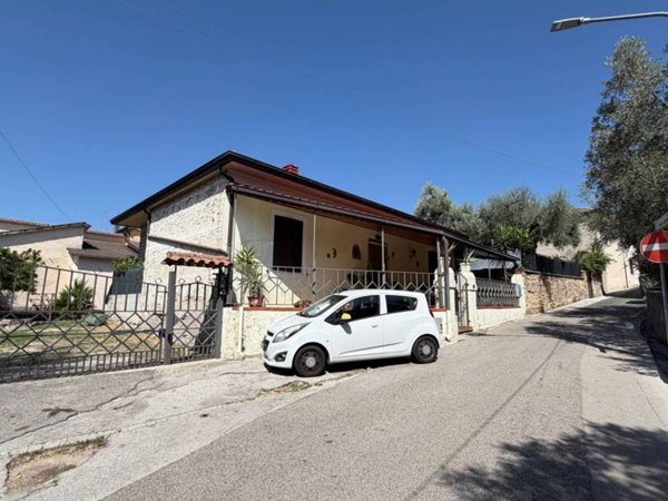 casa indipendente in vendita a Monte San Giovanni Campano in zona Colli
