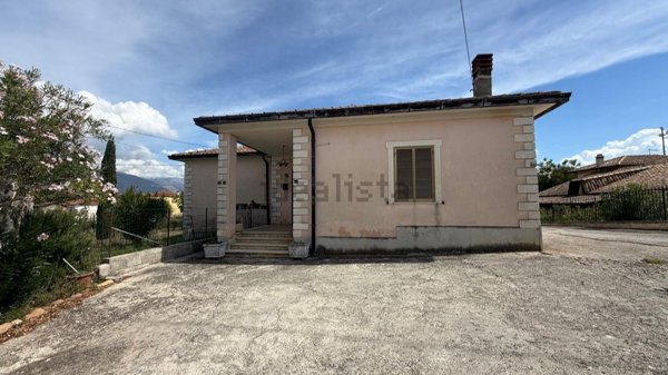 casa indipendente in vendita a Monte San Giovanni Campano in zona Porrino