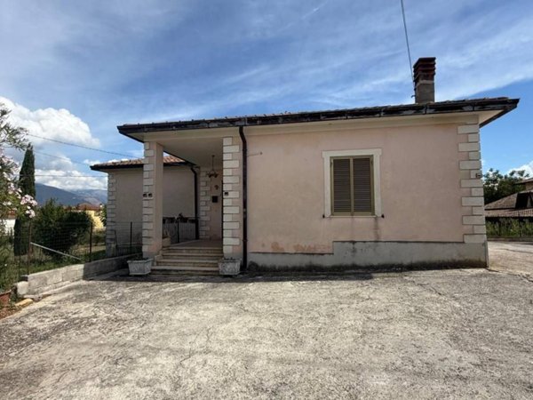 casa indipendente in vendita a Monte San Giovanni Campano in zona Porrino