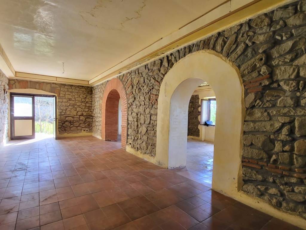 negozio in vendita a Paliano