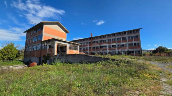 locale commerciale in vendita a Paliano in zona Costa Croce