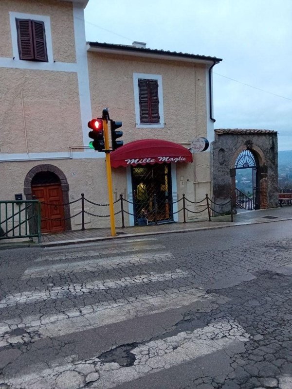 locale commerciale in vendita a Paliano