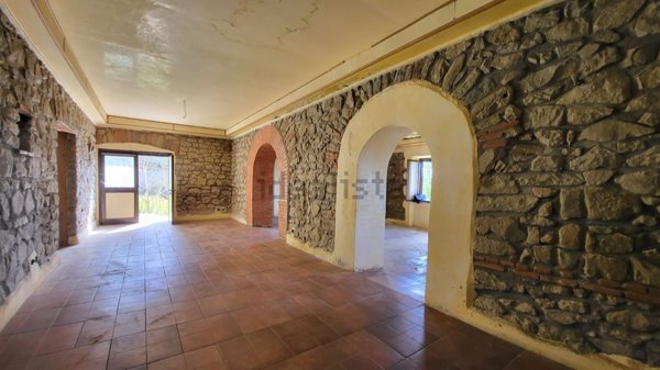 locale commerciale in vendita a Paliano