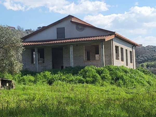 locale commerciale in vendita a Paliano