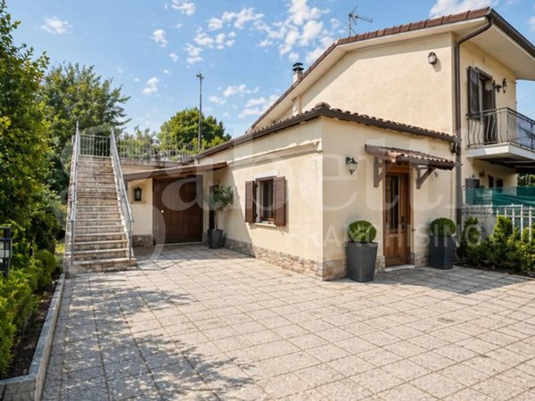 casa indipendente in vendita a Paliano