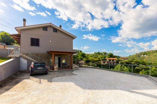 casa indipendente in vendita a Paliano