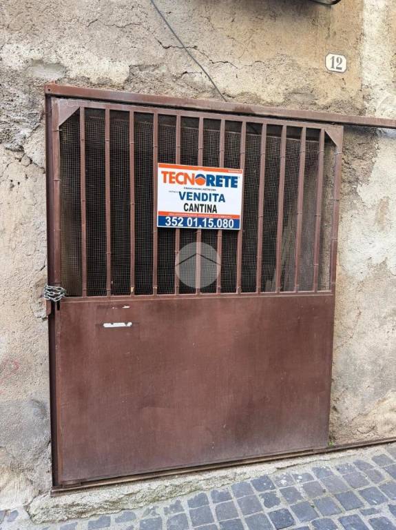 locale di sgombero in vendita a Paliano in zona Sant'Anna