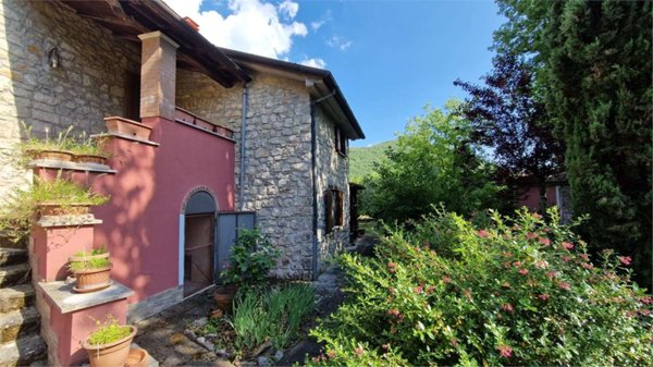 casa indipendente in vendita a Pastena
