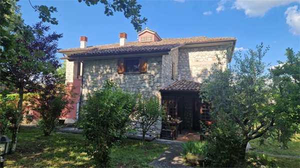 casa indipendente in vendita a Pastena