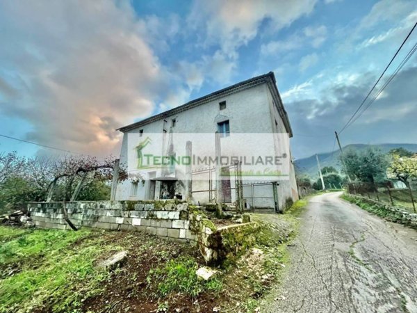 casa indipendente in vendita a Pastena