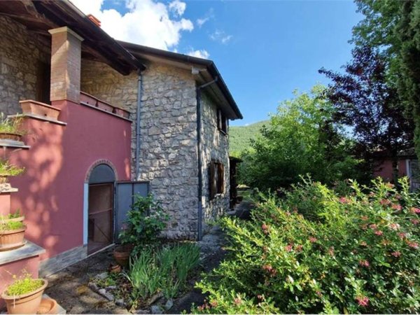 casa indipendente in vendita a Pastena