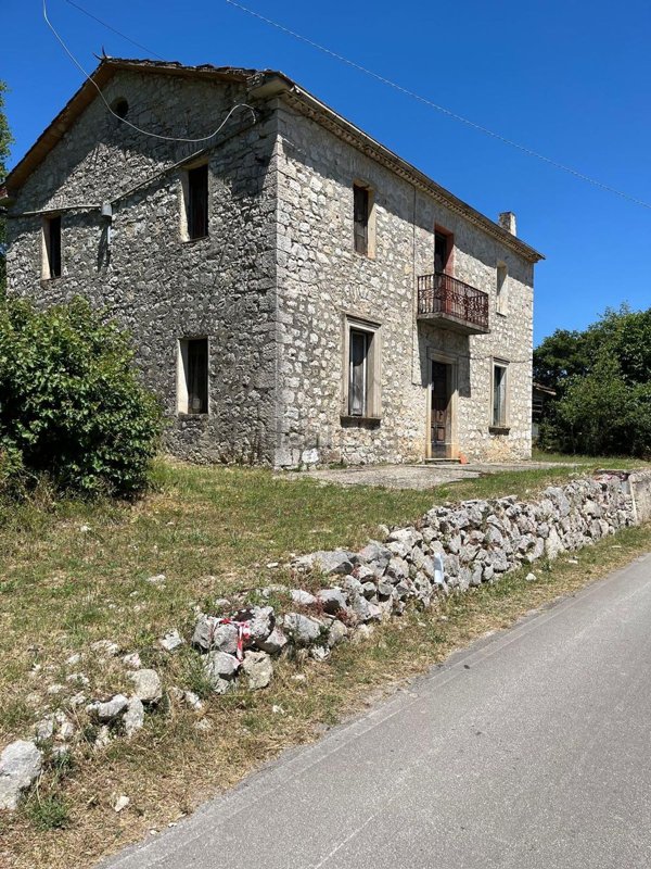 casa indipendente in vendita a Pastena