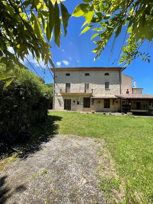 casa indipendente in vendita a Pastena