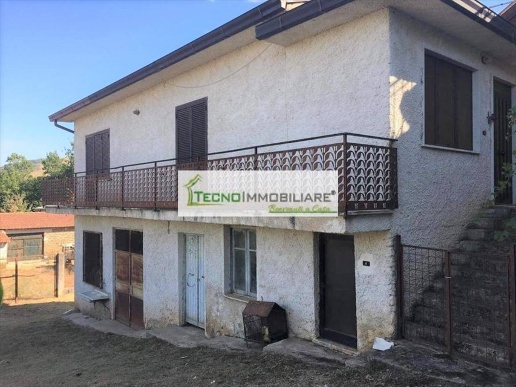 casa indipendente in vendita a Pastena