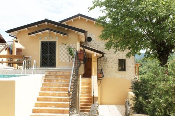 casa indipendente in vendita a Pastena