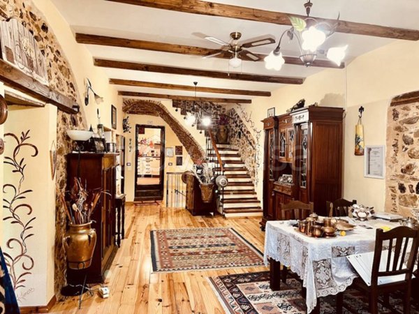 casa indipendente in vendita a Pastena