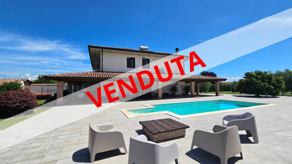 casa indipendente in vendita a Patrica