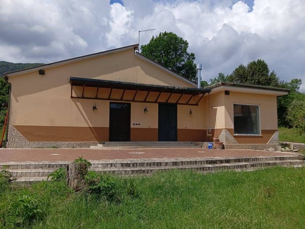 casa indipendente in vendita a Patrica
