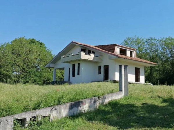 casa indipendente in vendita a Patrica