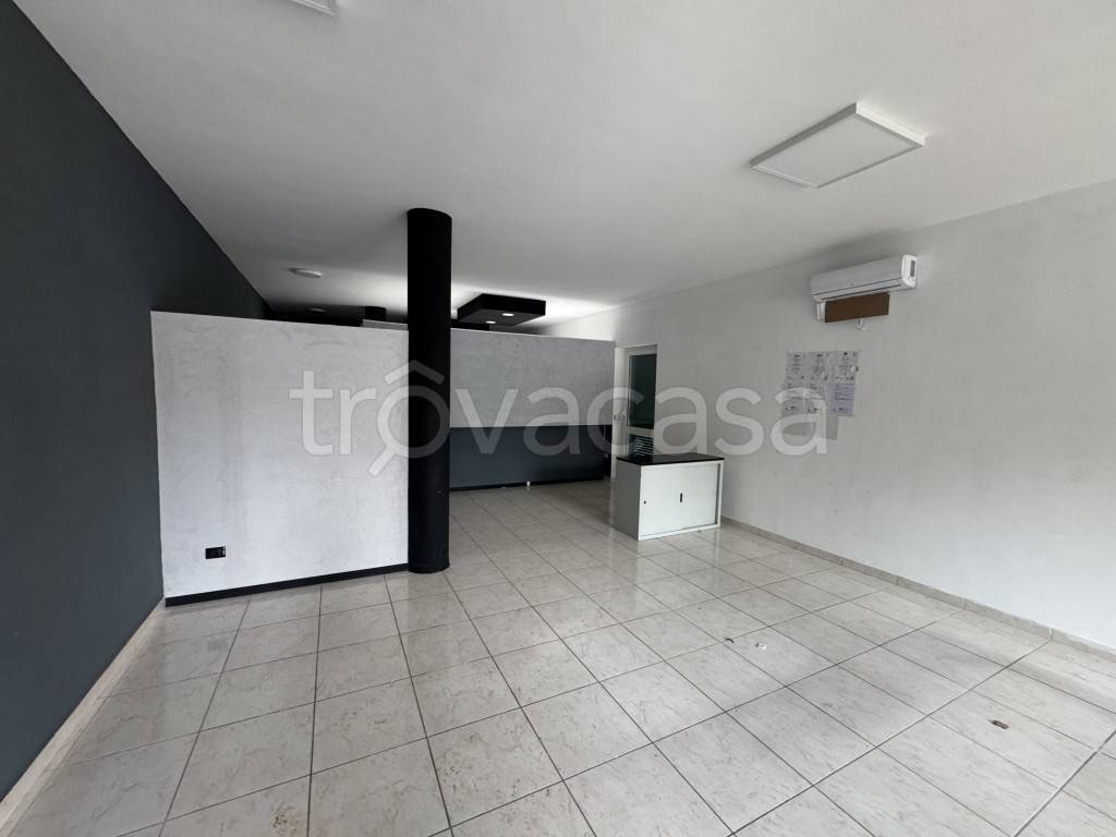 negozio in vendita a Patrica