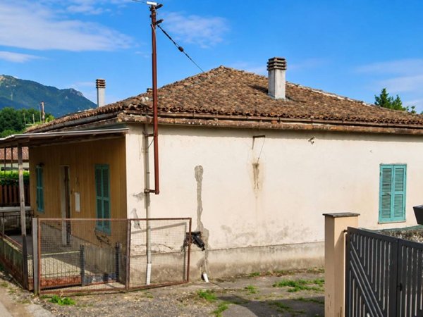 casa indipendente in vendita a Patrica