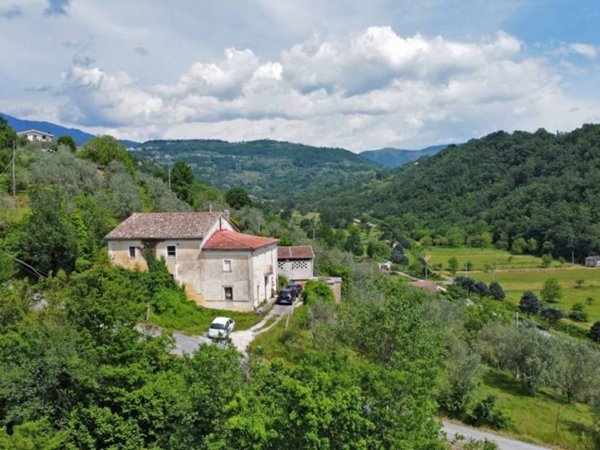casa indipendente in vendita a Pescosolido