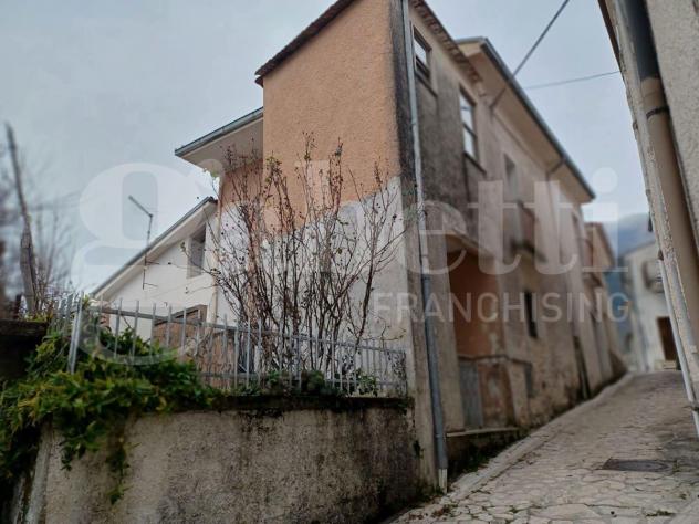casa indipendente in vendita a Pescosolido