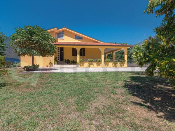 casa indipendente in vendita a Pescosolido