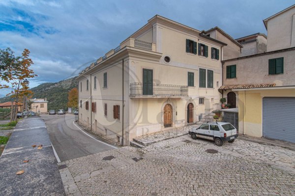 appartamento in vendita a Pescosolido