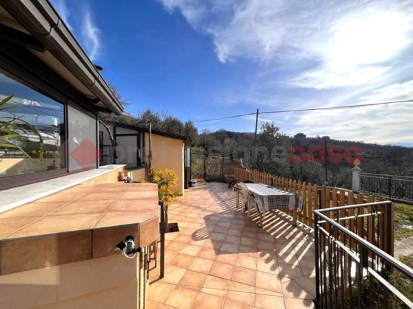 casa indipendente in vendita a Pescosolido