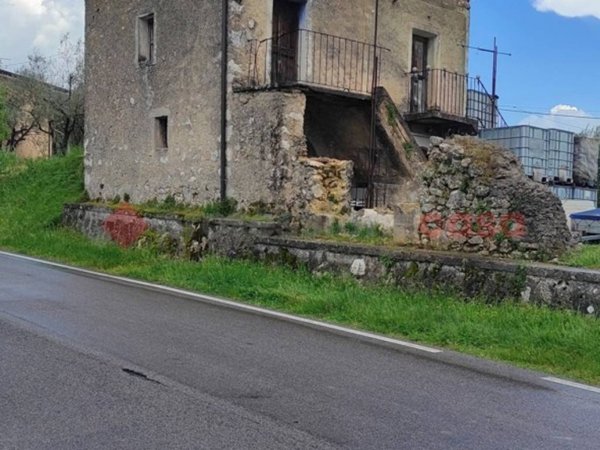 casa indipendente in vendita a Pescosolido