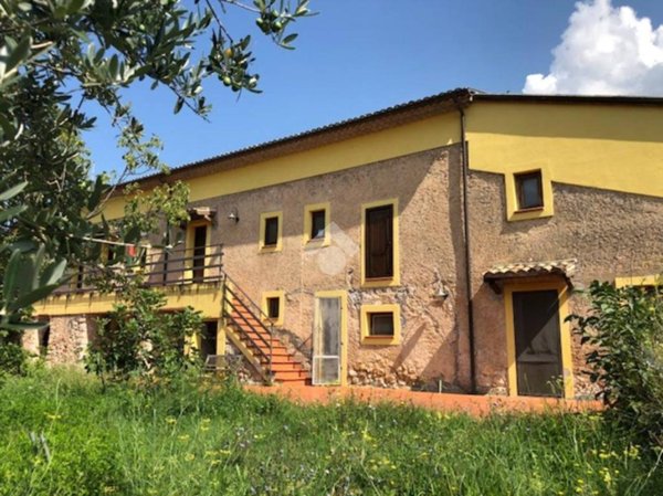casa indipendente in vendita a Pescosolido
