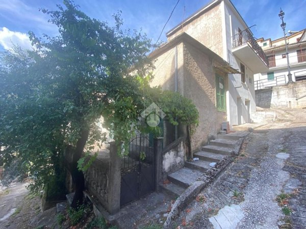 casa semindipendente in vendita a Pescosolido